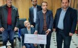 مددجوی خوش اقبال مرکز نگهداری از سالمندان سردهای سراب،برنده جایزه یک میلیارد ریالی بانک رفاه کارگران شد