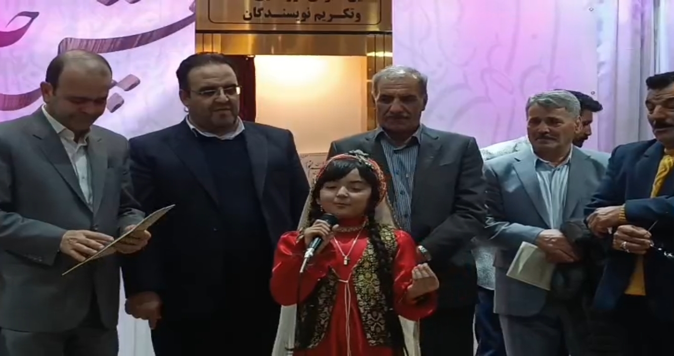 شعرخوانی «سلنا آسیابی» در تکریم جایگاه پدر
